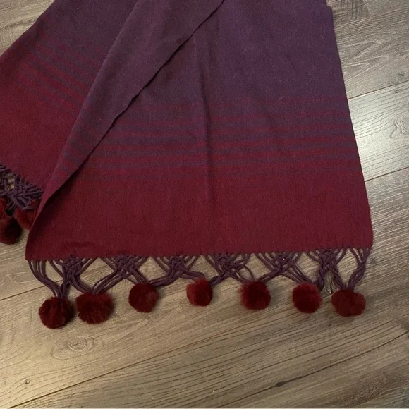 Renoma‎ Paris Merino Wool Scarf with fur pom poms - Picture 7 of 9